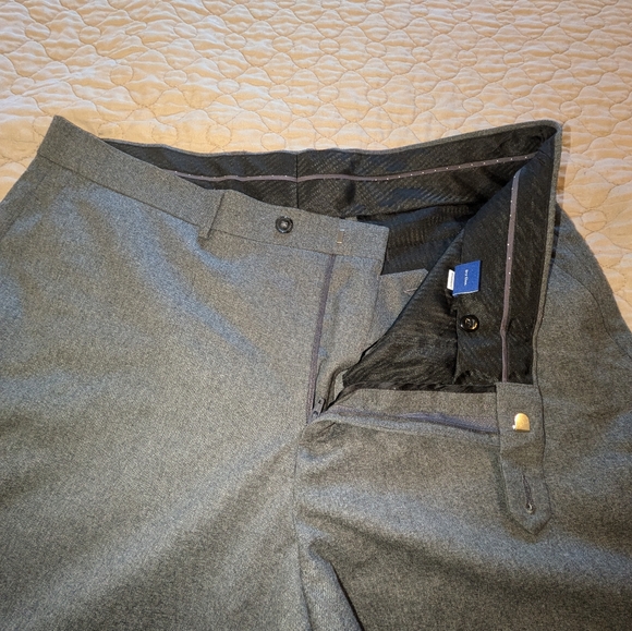 Amazon essentials 36x32 dress pants - Picture 2 of 4